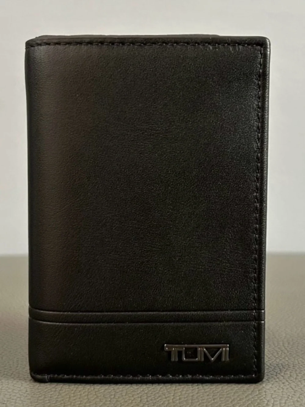 NWT TUMI HORIZON TRI-FOLD WITH ID BLACK LEATHER